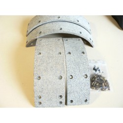 4 segments de frein AV...