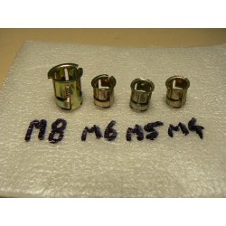 Ecrou cage M4 fixation...