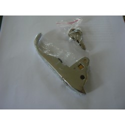 Poignée de capot AR chromee...